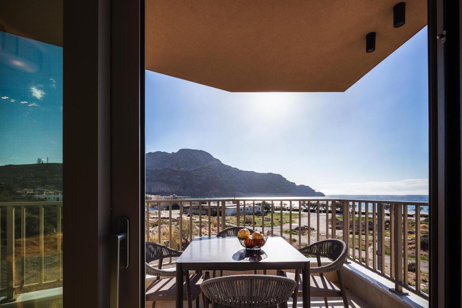 Ririka Beach Living, New Feel-At-Home Luxury Suites Плакиас Экстерьер фото