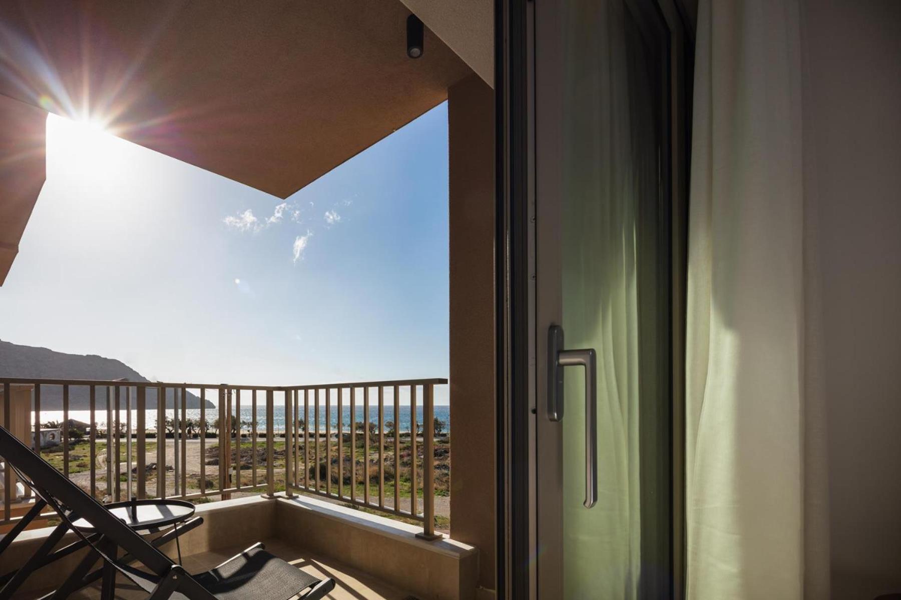Ririka Beach Living, New Feel-At-Home Luxury Suites Плакиас Экстерьер фото