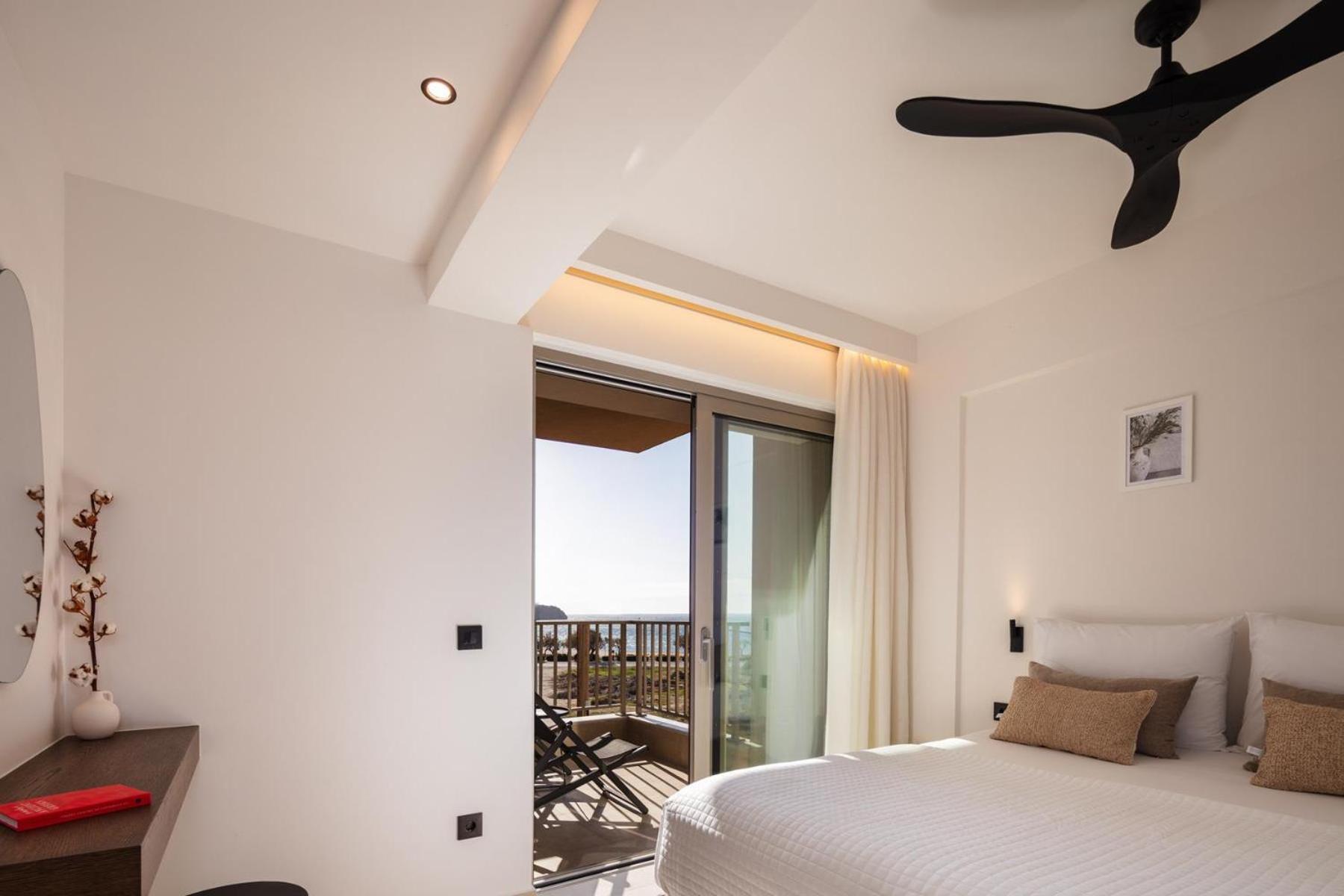 Ririka Beach Living, New Feel-At-Home Luxury Suites Плакиас Экстерьер фото