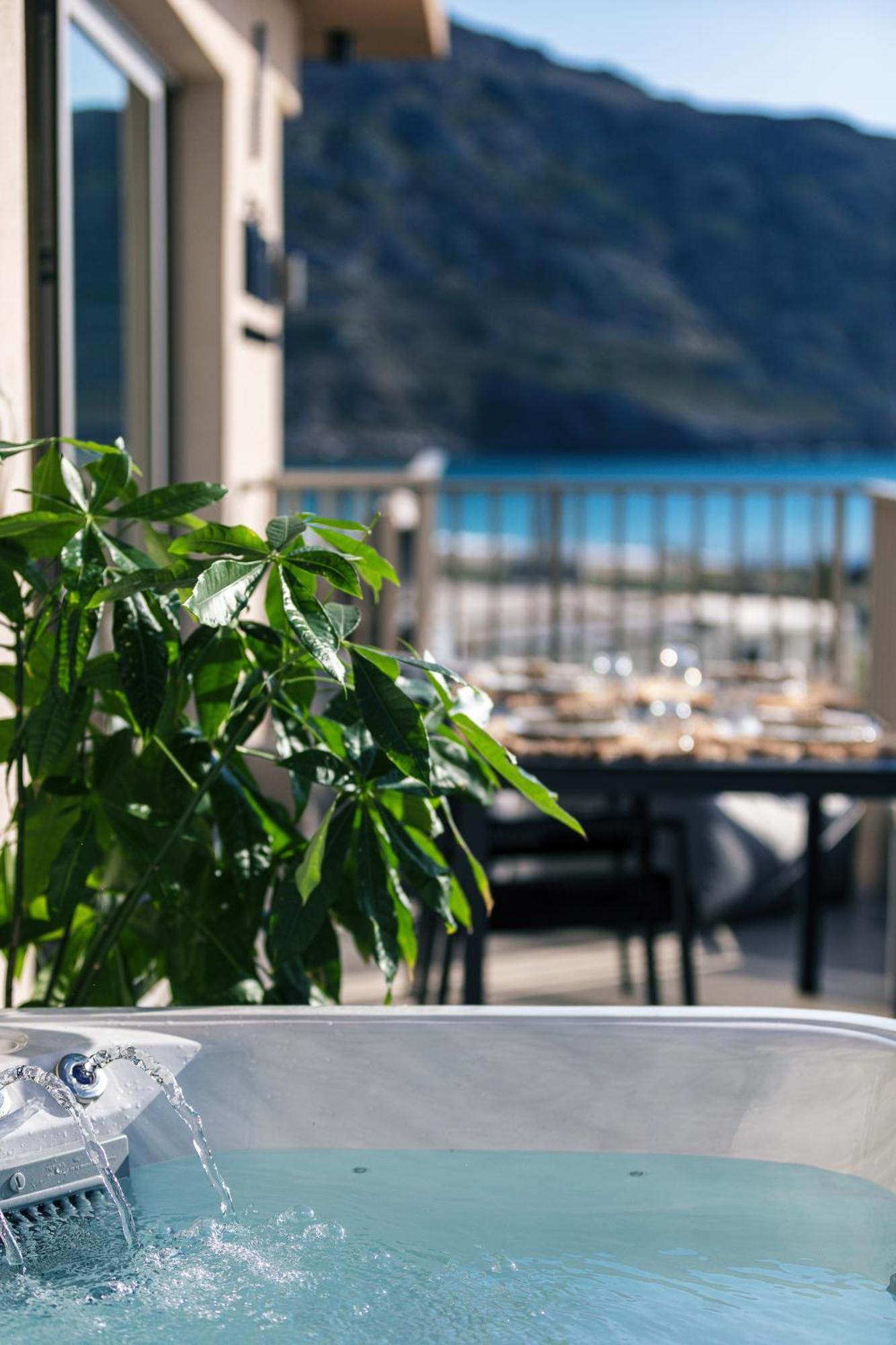 Ririka Beach Living, New Feel-At-Home Luxury Suites Плакиас Экстерьер фото