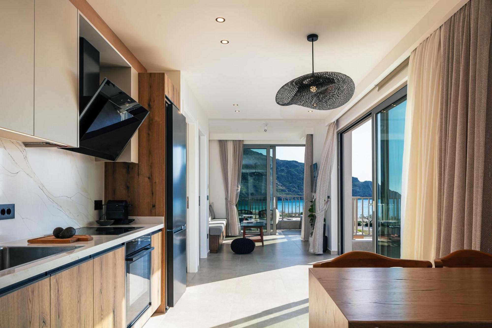 Ririka Beach Living, New Feel-At-Home Luxury Suites Плакиас Экстерьер фото